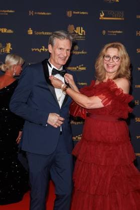 Award - 30. Goldene Henne 2024 - Carpet Harry Kuhlmann und Maren Gilzer auf dem roten Teppich der 30. Goldenen Henne 2024 in der Messe Leipzig am 15.11.2024. Copyright: xEventpressxKochanx