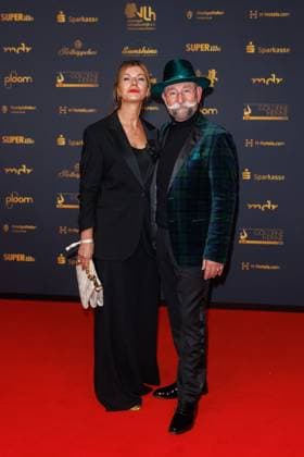 Award - 30. Goldene Henne 2024 - Carpet Nada Lichter und Horst Lichter auf dem roten Teppich der 30. Goldenen Henne 2024 in der Messe Leipzig am 15.11.2024. Copyright: xEventpressxKochanx