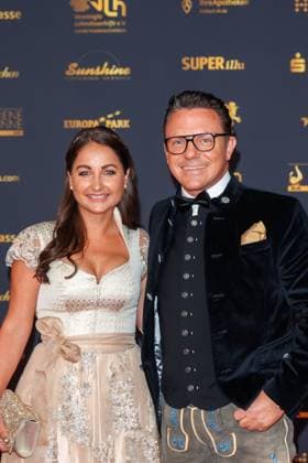 Award - 30. Goldene Henne 2024 - Carpet Eva Luginger und Stefan Mross auf dem roten Teppich der 30. Goldenen Henne 2024 in der Messe Leipzig am 15.11.2024. Copyright: xEventpressxKochanx
