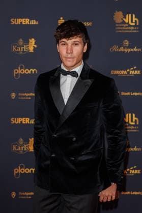 Award - 30. Goldene Henne 2024 - Carpet Wincent Weiss auf dem roten Teppich der 30. Goldenen Henne 2024 in der Messe Leipzig am 15.11.2024. Copyright: xEventpressxKochanx