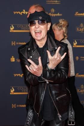 Award - 30. Goldene Henne 2024 - Carpet Klaus Meine auf dem roten Teppich der 30. Goldenen Henne 2024 in der Messe Leipzig am 15.11.2024. Copyright: xEventpressxKochanx