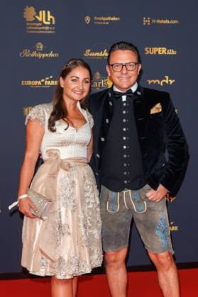 Award - 30. Goldene Henne 2024 - Carpet Eva Luginger und Stefan Mross auf dem roten Teppich der 30. Goldenen Henne 2024 in der Messe Leipzig am 15.11.2024. Copyright: xEventpressxKochanx