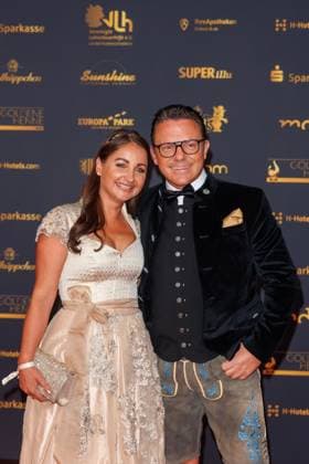 Award - 30. Goldene Henne 2024 - Carpet Eva Luginger und Stefan Mross auf dem roten Teppich der 30. Goldenen Henne 2024 in der Messe Leipzig am 15.11.2024. Copyright: xEventpressxKochanx