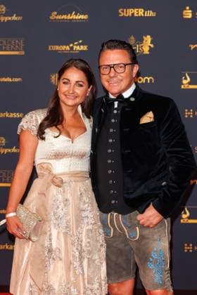 Award - 30. Goldene Henne 2024 - Carpet Eva Luginger und Stefan Mross auf dem roten Teppich der 30. Goldenen Henne 2024 in der Messe Leipzig am 15.11.2024. Copyright: xEventpressxKochanx