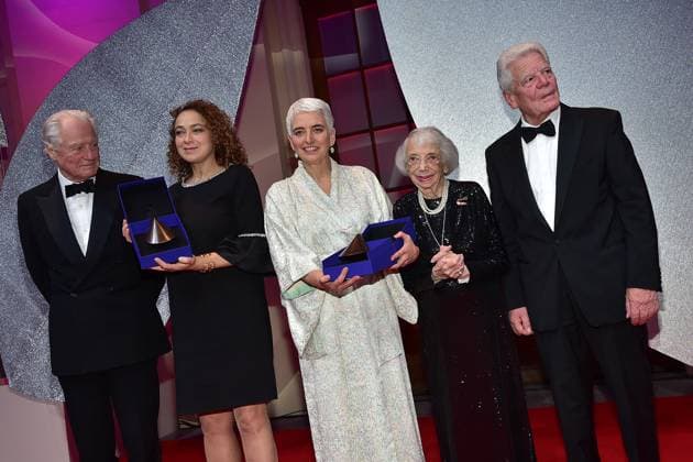 Baron Eric de Rothschild laudator fuer Delphine Horvilleur, Hetty Berg, Margot Friedlaender, Joachim Gauck, Laudator Preisverleihung fuer Verständigung und Toleranz im Jüdischen Museum in Berlin, am 16.11.2024