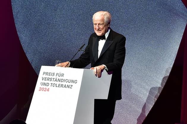 Preisverleihung fuer Verständigung und Toleranz Baron Eric dev Rotschild Ankunft, blauer Teppichc zur Preisverleihung fuer Verständigung und Toleranz im Jüdischen Museum in Berlin, am 16.11.2024