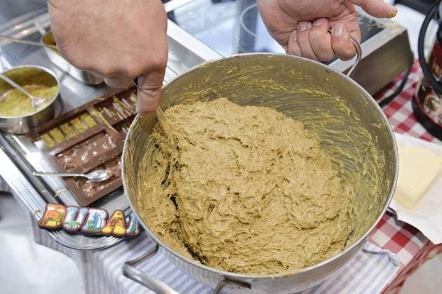 RECORD DATE NOT STATED Moers: Das Restaurant Culinario startet mit einer Workshop-Reihe zur Herstellung von Dubai-Schokolade ** NUR FÜR REDAKTIONELLE ZWECKE ** EDITORIAL USE ONLY **<p>Dubai-Schokolade-Zutaten am Sonntag, den 17.11.2024, bei dem Dubai-Schokolade-Workshop in Moers. Deutschland NRW Moers Copyright: OleksandrxVoskresenskyi *** Moers Restaurant Culinario launches a series of workshops on making Dubai chocolate FOR EDITORIAL PURPOSES ONLY EDITORIAL USE ONLY p Dubai chocolate ingredients on Sunday, 17 11 2024, at the Dubai Chocolate Workshop in Moers Germany NRW Moers Copyright OleksandrxVoskresenskyi Copyright: OleksandrxVoskresenskyi doc7y3d8i8whurf81j4bob ,EDITORIAL USE ONLY