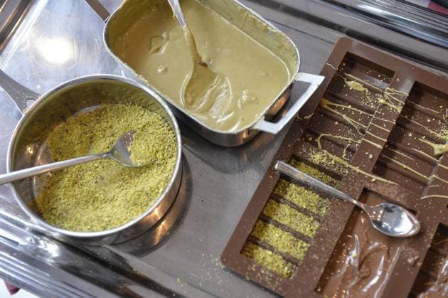RECORD DATE NOT STATED Moers: Das Restaurant Culinario startet mit einer Workshop-Reihe zur Herstellung von Dubai-Schokolade ** NUR FÜR REDAKTIONELLE ZWECKE ** EDITORIAL USE ONLY **<p>Dubai-Schokolade-Zutaten am Sonntag, den 17.11.2024, bei dem Dubai-Schokolade-Workshop in Moers. Deutschland NRW Moers Copyright: OleksandrxVoskresenskyi *** Moers Restaurant Culinario launches a series of workshops on making Dubai chocolate EDITORIAL PURPOSES ONLY p Dubai chocolate ingredients on Sunday, 17 11 2024, at the Dubai Chocolate Workshop in Moers Germany NRW Moers Copyright OleksandrxVoskresenskyi Copyright: OleksandrxVoskresenskyi doc7y3d9f9sfn41d6745a6e ,EDITORIAL USE ONLY