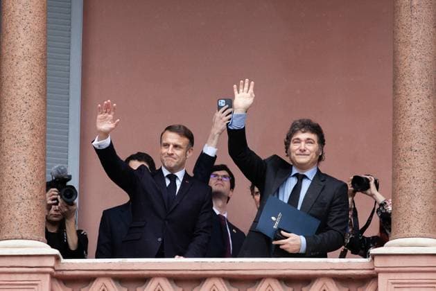 News Themen der Woche KW46 News Bilder des Tages Emmanuel Macron In Argentina The President of France, Emmanuel Macron, meets with his counterpart, President Javier Milei, at the Government House, the Casa Rosada, in Buenos Aires, Argentina, on November 17, 2024. Ciudad Autonoma de Buenos Aires Argentina  Copyright: xNicolasxSuarezx originalFilename: suarez-notitle241117_np2Dj.jpg