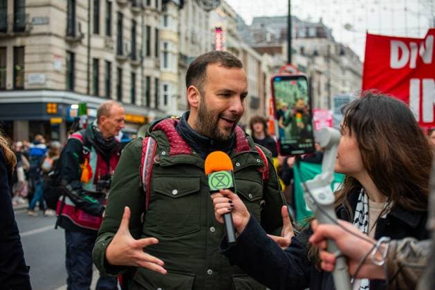 March for Global Climate Justice in London, UK - 16 Nov 2024 Deputy leader of the Green Party, Zack Polanski gives an interview during the protest. Activists from over 60 different groups took over the streets in central London, UK. Demonstration called March for Global Climate Justice . Protesters demanded from the UK Government to stop investing to fossil fuels and instant ceasefire at the Israel-Gaza war. London United Kingdom Copyright: xKrisztianxElekx xSOPAxImagesx SSS_20241116_CLIMATE_JUSTICE_0011021