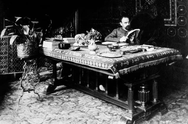 Archivbilder der Woche KW47 Emile Zola (1840-1902) french writer at his desk b w photo) XRH1701146 Emile Zola (1840-1902) french writer at his desk b w photo) by French Photographer. Copyright: xBridgemanxImagesx 1701146