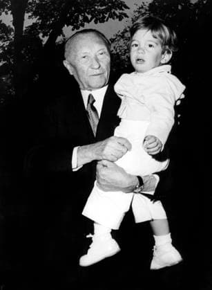 Chancellor Konrad Adenauer holds John Fitzgerald Kennedy Jr in his arms during a visit to the White House, 1962 (photo) XRH1703615 Chancellor Konrad Adenauer holds John Fitzgerald Kennedy Jr in his arms during a visit to the White House, 1962 (photo) by Unknown photographer, (20th century); (add.info.: German Chancellor Konrad Adenauer (84) holds John Fitzgerald Kennedy Jr (2) in his arms during a visit to the White House November 15, 1962). Copyright: xBridgemanxImagesx 1703615
