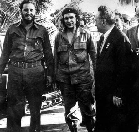 Archivbilder der Woche KW47 Ernesto Che Guevara with Fidel Castro and Anastase Mikoyan in Cuba, 1961 (photo) XRH1705268 Ernesto Che Guevara with Fidel Castro and Anastase Mikoyan in Cuba, 1961 (photo) by Unknown photographer, (20th century). Copyright: xBridgemanxImagesx 1705268