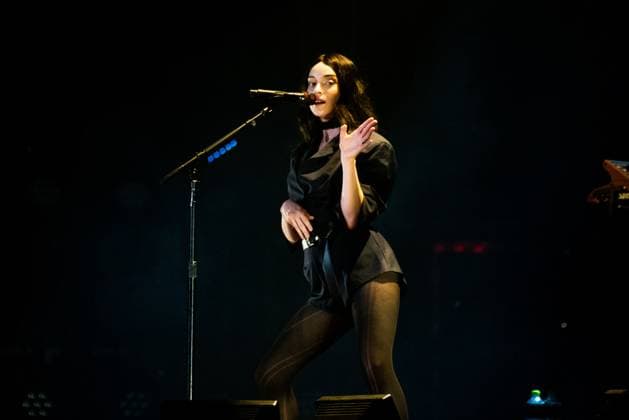 Corona Capital Music Festival - Day 2 St Vincent performs during day 2 of the 2024 Corona Capital Music Festival at Autodromo Hermanos Rodriguez on November 16, 2024 in Mexico City, Mexico. Mexico City Autodromo Hermanos Rodriguez Mexico Copyright: xAnniexLesser imageSPACEx