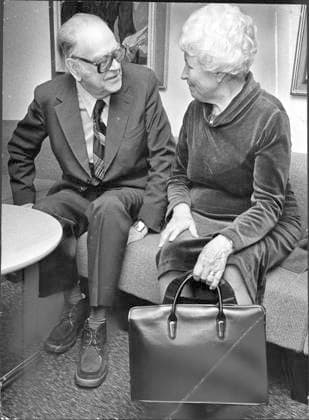 Tage Erlander, politiker (S) Sverige fd statsminister, tillsammans med Nancy Eriksson, fd politiker (S) Sverige SVERIGE SVERIGE x2512x *** Tage Erlander, politician S Sweden former Prime Minister, together with Nancy Eriksson, former politician S Sweden SVERIGE SVERIGE x2512x  Copyright: xGunnarxBergkrantz Aftonbladet TTx Tage Erlander och Nancy Ericsson