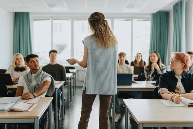 Rare view of teacher explaining male and female students in classroom at high school Sweden, Gothenburg, model released, property released Copyright: xMaskotx , MA113282 MA113282
