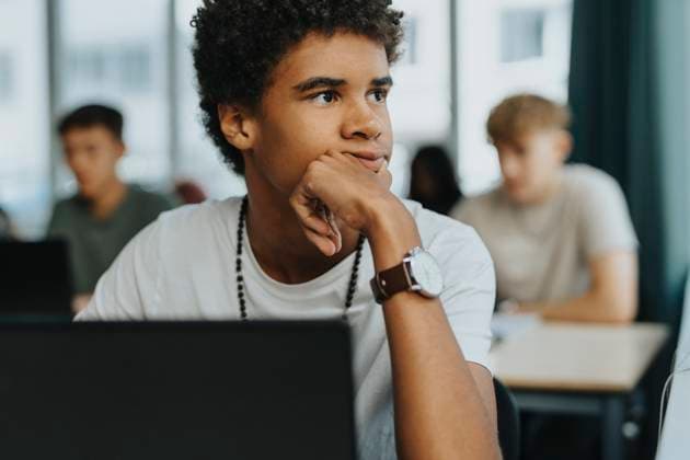 Thoughtful teenage boy with hand on chin in classroom Sweden, Gothenburg, model released, property released Copyright: xMaskotx , MA113355 MA113355