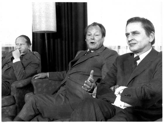 Fran vänster Bruno Kreisky. förbundskansler Österrike och Willy Brandt, förbundskansler Väst- Tyskland och Olof Palme, politiker (S), statsminister Sverige. FRANKFURT,VÄST- TYSKLAND FRANKFURT,VÄST- TYSKLAND x2512x *** From left Bruno Kreisky Chancellor Austria and Willy Brandt, Chancellor West Germany and Olof Palme, politician S , Prime Minister Sweden FRANKFURT,WEST GERMANY FRANKFURT,WEST GERMANY x2512x  Copyright: xGunnarxBergkrantz Aftonbladet TTx Bruno Kreisky, Willy Brandt och Olof Palme