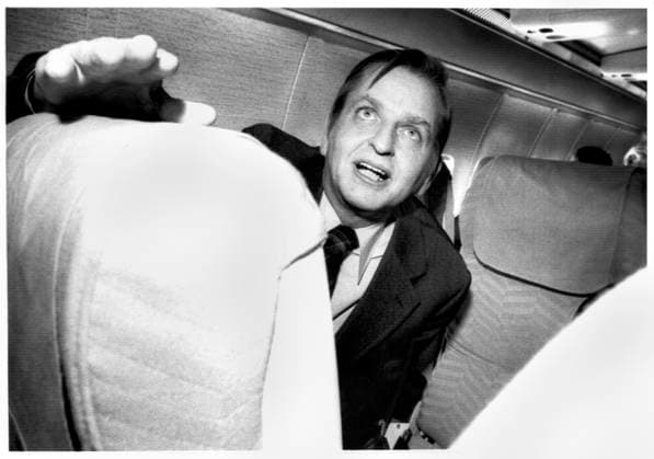 Olof Palme, politiker (S), statsminister Sverige. Olof Palme flyger med Lufthansa till Frankfurt för ett möte med Västtysklands förbundskansler Willy Brandt och Österrikes Bruno Kreisky. STOCKHOLM SVERIGE x2512x *** Olof Palme, politician S , Prime Minister Sweden Olof Palme flies with Lufthansa to Frankfurt for a meeting with West German Chancellor Willy Brandt and Austrias Bruno Kreisky STOCKHOLM SWEDEN x2512x  Copyright: xGunnarxBergkrantz Aftonbladet TTx Olof Palme pa flyget till Frankfurt