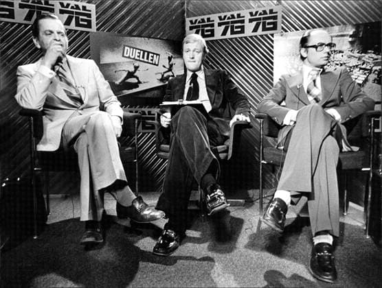Sittande fran vänster Olof Palme, politiker (S), statsminister, utfragare Bo Holmström, journalist och Per Ahlmark, politiker (Fp), partiledare. STOCKHOLM SVERIGE x2512x *** Seated from left Olof Palme, politician S , Prime Minister, interviewer Bo Holmström, journalist and Per Ahlmark, politician Fp , party leader STOCKHOLM SWEDEN x2512x  Copyright: xGunnarxBergkrantz Aftonbladet TTx Olof Palme och Per Ahlmark i valdebatt 1976