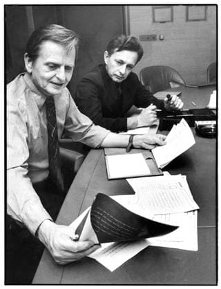 Olof Palme, politiker (S), statsminister. Olof Palme svarar pa svenska folkets fragor, Aftonbladets reporter Lars Svedgard noterar svaren. Fragorna handlar om villaskatt, kungahuset, pensioner och mycket mer. STOCKHOLM SVERIGE x2512x *** Olof Palme, politician S , Prime Minister Olof Palme answers the Swedish peoples questions, Aftonbladets reporter Lars Svedgard notes the answers The questions are about property tax, the royal house, pensions and much more STOCKHOLM SWEDEN x2512x  Copyright: xGunnarxBergkrantz Aftonbladet TTx Olof Palme svarar pa svenska folkets fragor