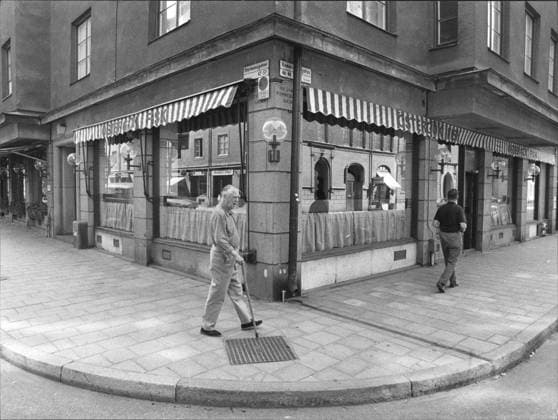 Archivbilder der Woche KW47 Restaurang Östergök i hörnet av Styrmansgatan och Kommendörsgatan i Stockholm. Restaurangen bestar av tre restauranger: En pizzeria, en fiskrestaurang och en köttrestaurang. Exteriör STOCKHOLM SVERIGE x2512x *** Restaurant Östergök on the corner of Styrmansgatan and Kommendörsgatan in Stockholm The restaurant consists of three restaurants A pizzeria, a fish restaurant and a meat restaurant Exterior STOCKHOLM SWEDEN x2512x  Copyright: xGunnarxBergkrantz Aftonbladet TTx Östergök 1973