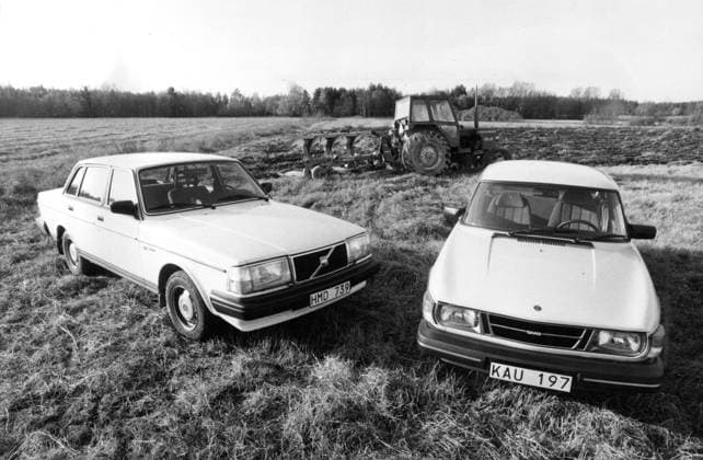 Volvo 244 och Saab 90 x2512x *** Volvo 244 and Saab 90 x2512x  Copyright: xGunnarxBergkrantz Aftonbladet TTx Volvo 244 och Saab 90
