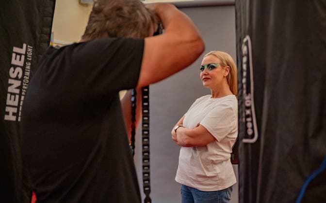20241118 Fotoshooting mit Manfred Baumann fuer den DAC Kalender WIEN, OESTERREICH - 18. NOVEMBER: Fernsehmoderatorin, Schauspielerin, Kabarettistin und Autorin Verena Scheitz waehrend des Fotoshootings fuer die 14. Auflage des Dancer Against Cancer - DAC Charity-Fotokalenders 2026-2026 unter dem Thema -Superhelden- mit Starfotograf Manfred Baumann im Hotel Kaiserhof am 18. November 2024 in Wien, Oesterreich. 241118_SEPA_17_004 Copyright: xIsabellexOuvrardx SEPAxMedia