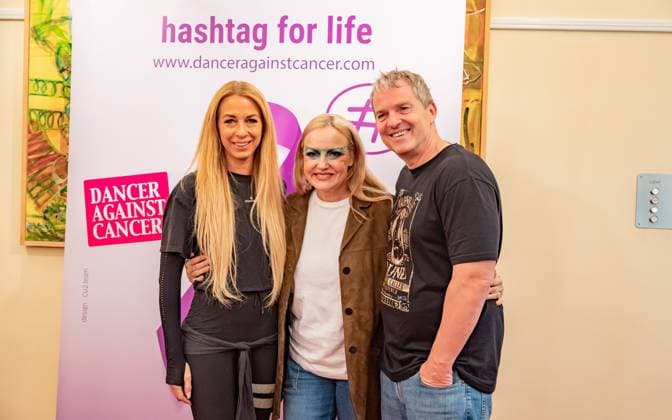 20241118 Fotoshooting mit Manfred Baumann fuer den DAC Kalender WIEN, OESTERREICH - 18. NOVEMBER: Tanzschulbesitzerin, Profitaenzerin und DAC-Dancer against Cancer Obfrau und Gruenderin Yvonne Rueff, ORF Fernsehmoderatorin, Schauspielerin, Kabarettistin und Autorin Verena Scheitz und Starfotograf Manfred Baumann nach dem Fotoshooting fuer die 14. Auflage des Dancer Against Cancer - DAC Charity-Fotokalenders 2025-2026 unter dem Thema -Superhelden- mit Starfotograf Manfred Baumann im Hotel Kaiserhof am 18. November 2024 in Wien, Oesterreich. 241118_SEPA_17_023 Copyright: xIsabellexOuvrardx SEPAxMedia