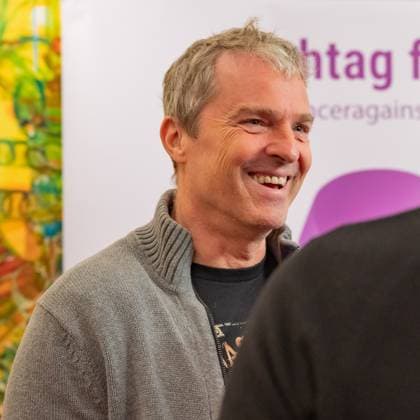 20241118 Fotoshooting mit Manfred Baumann fuer den DAC Kalender WIEN, OESTERREICH - 18. NOVEMBER: Starfotograf Manfred Baumann waehrend des Fotoshootings fuer die 14. Auflage des Dancer Against Cancer - DAC Charity-Fotokalenders 2025-2026 unter dem Thema -Superhelden- mit Starfotograf Manfred Baumann im Hotel Kaiserhof am 18. November 2024 in Wien, Oesterreich. 241118_SEPA_17_054 Copyright: xIsabellexOuvrardx SEPAxMedia
