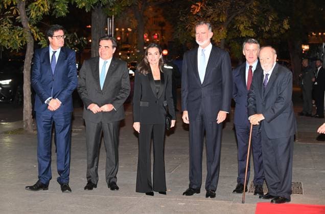 XLI edition of the Francisco Cerecedo Journalism Award King Felipe IV and Queen Letizia arrive at the Ritz Hotel to present the Francisco Cerecedo Journalism Award, on November 18, 2024, in Madrid Spain PREMIOS GENTE PERIODISMO José Madrid Madrid Madrid Spain  Copyright: xJosÃ xOlivax 6349526