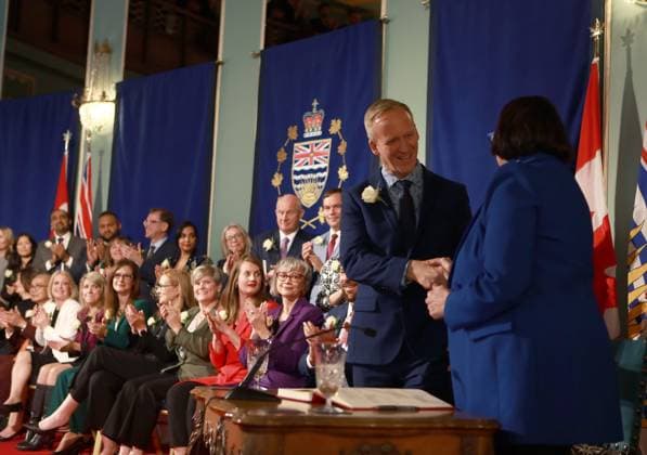 November 18, 2024, Victoria, Bc, CAN: Minister of State and Trade Rick Glumac meets with Lt.-Gov. Janet Austin during the swearing-in ceremony at Government House in Victoria, Monday, Nov. 18, 2024. Victoria CAN  - ZUMAc35_ 20241118_zaf_c35_136 Copyright: xChadxHipolitox