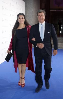 XXXIX edition of the BMW Painting Award Bárbara Mirján and Cayetano Martínez de Irujo attend the presentation of the BMW Painting Award in its XXXIX edition at the Teatro Real, on November 18, 2024, in Madrid Spain PREMIOS GENTE PINTURA José Ramó Madrid Madrid Madrid Spain  Copyright: xJosÃ xRamonxHernandox 6349936