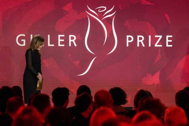 November 18, 2024, Toronto, On, CAN: Elana Rabinovitch the Executive Director of Giller Prize stands on stage during the awards ceremony in Toronto, Monday, Nov. 18, 2024. Toronto CAN  - ZUMAc35_ 20241118_zaf_c35_169 Copyright: xChrisxYoungx