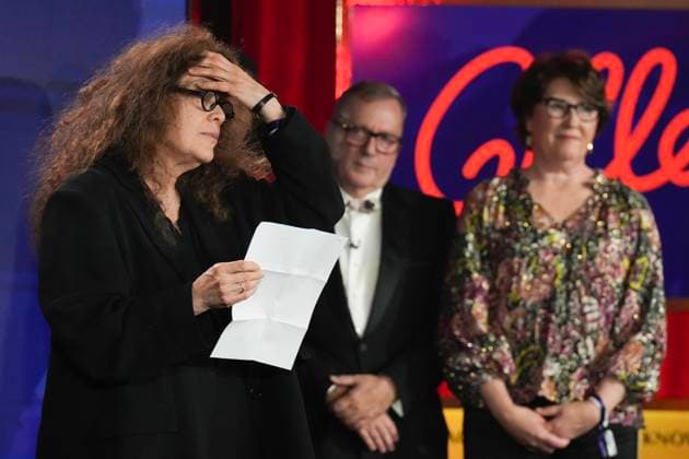 November 18, 2024, Toronto, On, CAN: Anne Michaels accepts the Giller Prize for her book Held at a ceremony in Toronto, Monday, Nov. 18, 2024. Toronto CAN  - ZUMAc35_ 20241118_zaf_c35_178 Copyright: xChrisxYoungx
