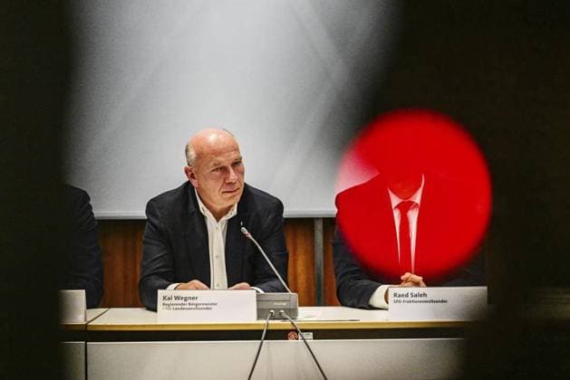 Bilder des Jahres 2024, News 11 November News Themen der Woche KW47 News Bilder des Tages Berlin will Milliarden im Haushalt sparen - Vorstellung der Pläne ** NUR FÜR REDAKTIONELLE ZWECKE ** EDITORIAL USE ONLY **<p>Berlin will Milliarden im Haushalt sparen - Vorstellung der Pläne mit dem Regierenden Bürgermeister Kai Wegner (CDU), Finanzsenator Stefan Evers (CDU) und Wirtschaftssenatorin Franziska Giffey (SPD). Im Landeshaushalt 2025 will Schwarz-Rot drei Milliarden Euro streichen, besonders betroffen ist auch die Kultur, fotografiert am 19.11.2024 in Berlin. Deutschland Berlin Berlin Copyright: MaurizioxGambarini *** Berlin wants to save billions in the budget Presentation of the plans FOR EDITORIAL PURPOSES ONLY EDITORIAL USE ONLY p Berlin wants to save billions in the budget Presentation of the plans with the Governing M Copyright: MaurizioxGambarini doc7y4a6sdw2zlx2t0vmr5 ,EDITORIAL USE ONLY