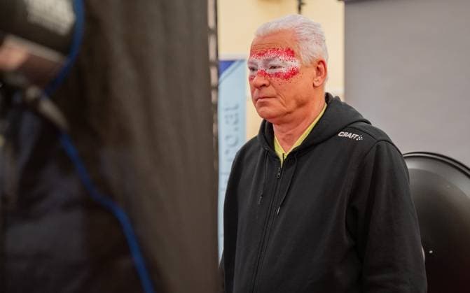 20241119 Fotoshooting mit Manfred Baumann fuer den DAC Kalender WIEN, OESTERREICH - 19. NOVEMBER: Ehemaliger Fussballspieler und SC Wiener Viktoria Trainer Toni Polster waehrend des Fotoshooting fuer die 14. Auflage des Dancer Against Cancer - DAC Charity-Fotokalenders 2025-2026 unter dem Thema -Superhelden- mit Starfotograf Manfred Baumann im Hotel Kaiserhof am 19. November 2024 in Wien, Oesterreich. 241119_SEPA_17_037 Copyright: xIsabellexOuvrardx SEPAxMedia