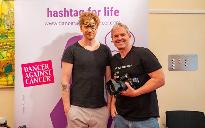 20241119 Fotoshooting mit Manfred Baumann fuer den DAC Kalender WIEN, OESTERREICH - 19. NOVEMBER: Musiker und Saenger Lucas Fendrich und Starfotograf Manfred Baumann nach dem Fotoshooting fuer die 14. Auflage des Dancer Against Cancer - DAC Charity-Fotokalenders 2025-2026 unter dem Thema -Superhelden- mit Starfotograf Manfred Baumann im Hotel Kaiserhof am 19. November 2024 in Wien, Oesterreich. 241119_SEPA_17_061 Copyright: xIsabellexOuvrardx SEPAxMedia