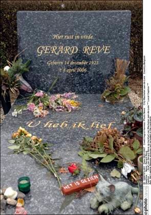 News: Gerard Reve - Graf van Gerard Reve op kerkhof van Machelen aan-de-Leie *** Local Caption *** Machelen aan-de-Leie Belgium  Copyright: xIngridxHannesx