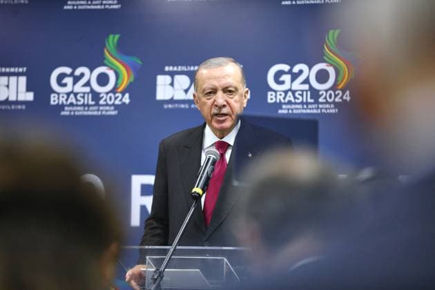 News Themen der Woche KW47 News Bilder des Tages Rio de Janeiro, Brasilien, 19.11.2024: Museu de Arte Moderna do Rio de Janeiro: G20-Gipfel: Recep Tayyip Erdogan, Präsident der Türkei, gibt eine Pressekonferenz *** Rio de Janeiro, Brazil, 19 11 2024 Museu de Arte Moderna do Rio de Janeiro G20 Summit Recep Tayyip Erdogan, President of Turkey, gives a press conference Copyright: xdtsxNachrichtenagenturx dts_51990