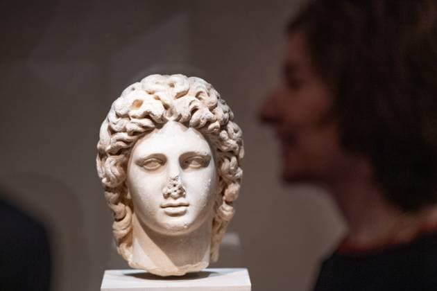 Entertainment Themen der Woche KW47 Entertainment Bilder des Tages (241120) -- BEIJING, Nov. 20, 2024 -- This photo taken on Nov. 20, 2024 shows a head sculpture of Alexander the Great at the exhibition The Greeks: Agamemnon to Alexander the Great at Capital Museum in Beijing, capital of China. Featuring a total of 270 pieces or sets of exhibits from 14 museums across Greece, the exhibition will open to public on Nov. 21, 2024 and last till May 18, 2025. ) CHINA-BEIJING-CAPITAL MUSEUM-GREEK EXHIBITION (CN) ChenxZhonghao 