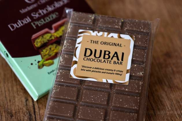 20.11.2024, Trend Dubai Schokolade, Hier fertige Tafeln vom Händler, jeweils mit Pistazien-Füllung. 20.11.2024, Trend Dubai Schokolade 20.11.2024, Trend Dubai Schokolade *** 20 11 2024, Trend Dubai chocolate, here ready-made bars from the retailer, each with pistachio filling 20 11 2024, Trend Dubai chocolate 20 11 2024, Trend Dubai chocolate