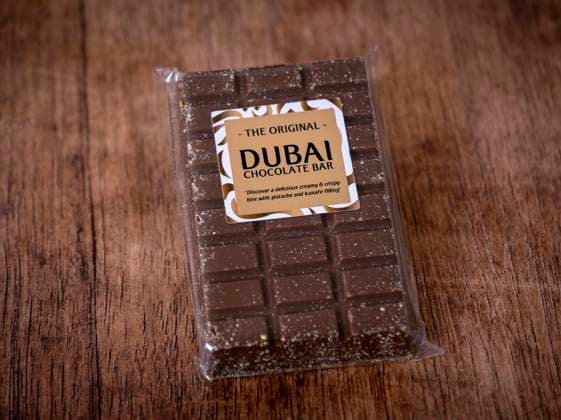 20.11.2024, Trend Dubai Schokolade, Hier eine selbergemachte und eine aus vom Händler, jeweils mit Pistazien-Füllung. 20.11.2024, Trend Dubai Schokolade 20.11.2024, Trend Dubai Schokolade *** 20 11 2024, Trend Dubai Chocolate, Here one homemade and one from the retailer, each with pistachio filling 20 11 2024, Trend Dubai Chocolate 20 11 2024, Trend Dubai Chocolate