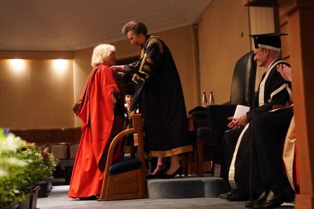 Bilder des Jahres 2024, Entertainment 11 November Entertainment Themen der Woche KW47 Entertainment Bilder des Tages Königin Camilla erhält Ehrendoktorwürde der Universität London The Queen was presented with an Honorary .Doctorate on the University of London™s Foundation Day, .Her Majesty The Queen joined four eminent.awardees who also received an Honorary Doctorate from the University™s Chancellor, Her Royal.Highness The The Queen was presented with an Honorary .Doctorate on the University of London™s Foundation Day, .Her Majesty The Queen joined four eminent.awardees who also received an Honorary Doctorate from the University™s Chancellor, Her Royal Highness The Princess Royal. Senate House, Malet Street, London, WC1E 7HU, Credit:Arthur Edwards Avalon  Copyright: xArthurxEdwardsx xAvalonx 0936901524