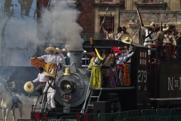 Persons taking part during the military civic parade for the commemoration of the 114th anniversary of the Mexican Revolution at main square Zocalo. on November 20, 2024 in Mexico City, Mexico. Mexico City Mexico - ZUMAe321 20241120_zia_e321_061 Copyright: xCarlosxSantiagox