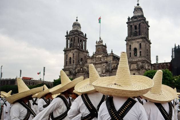 Annual Parade For The Mexican Revolution 114th Anniversary Persons and military taking part during the military civic parade for the commemoration of the 114th anniversary of the Mexican Revolution at main square Zocalo. on November 20, 2024 in Mexico City, Mexico. Mexico City CDMX Mexico Copyright: xCarlosxSantiagox