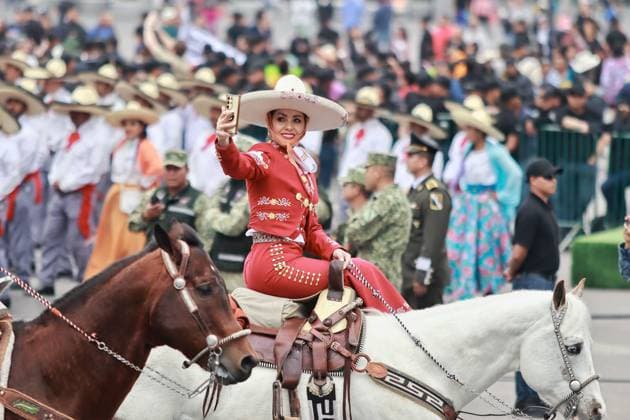 News Bilder des Tages Annual Parade For The Mexican Revolution 114th Anniversary Persons taking part during the military civic parade for the commemoration of the 114th anniversary of the Mexican Revolution at main square Zocalo. on November 20, 2024 in Mexico City, Mexico. Mexico City CDMX Mexico Copyright: xCarlosxSantiagox