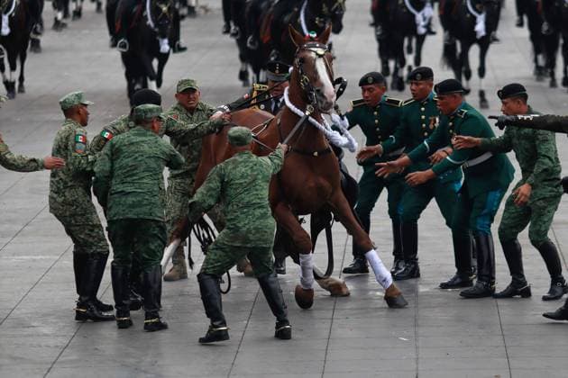 Annual Parade For The Mexican Revolution 114th Anniversary Persons taking part during the military civic parade for the commemoration of the 114th anniversary of the Mexican Revolution at main square Zocalo. on November 20, 2024 in Mexico City, Mexico. Mexico City CDMX Mexico Copyright: xCarlosxSantiagox