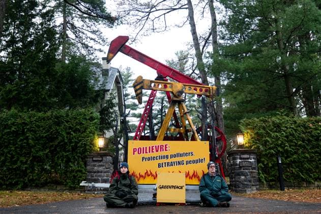 November 21, 2024, Ottawa, On, Canada: Greenpeace protesters are seen during a sit-in styled protest calling for greater climate change awareness by Conservative Leader Pierre Poilievre, outside of Stornoway, the official residence of the country s official opposition, in Ottawa, on Thursday, Nov. 21, 2024. Ottawa Canada - ZUMAc35_ 20241121_zaf_c35_011 Copyright: xSpencerxColbyx