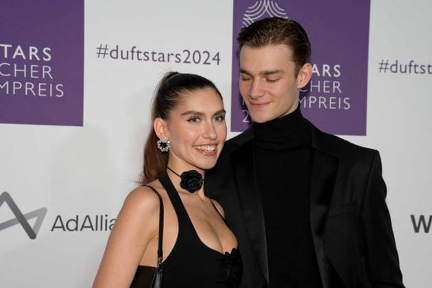 Deutscher Parfumpreis Duftstars am 21.11.2024 in der Rheinterrasse in Düsseldorf Die Verleihung des Deutschen Parfumpreises Duftstars findet am 21.11.2024 in der Rheinterrasse in Düsseldorf statt. Anna Kohler ( Influencerin ), links undn Luca Heubl ( Influencer )